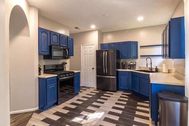 Building Photo - 9 Walthour Cove