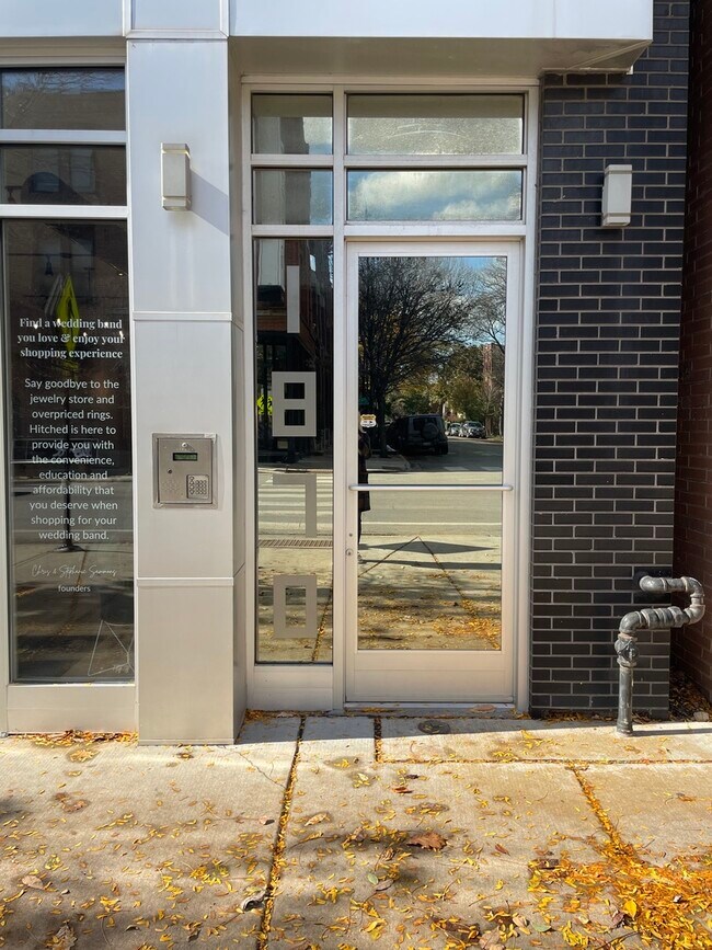 Building Photo - 1870 N Damen Ave