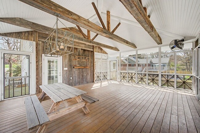 Building Photo - Beautiful 4BD/3.5BA home in the heart of Green Hills.