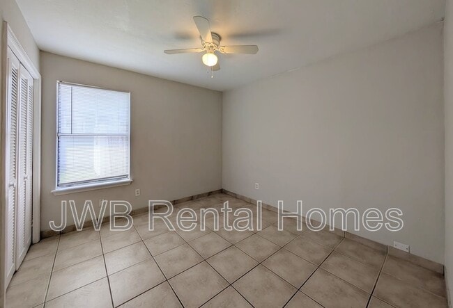 Building Photo - 2390 Ironstone Dr E