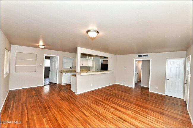 Building Photo - 3125 Hamilton Ave