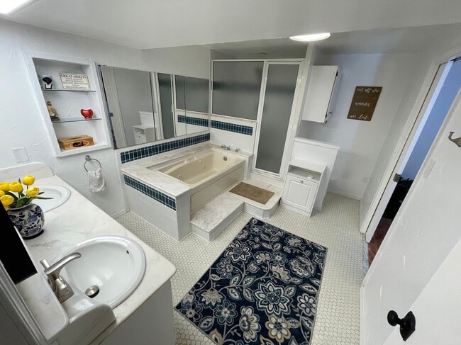 Building Photo - 104 S Tumbleweed Trail