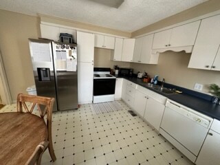 Building Photo - 125 E 35th Pl