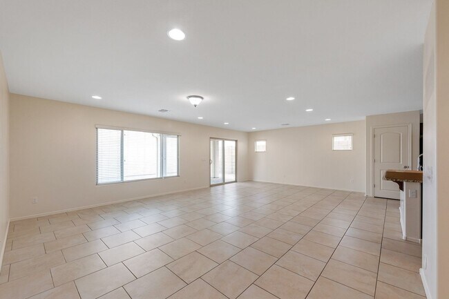 Building Photo - Charming 4 bedroom 3 bath Home in Gilbert!