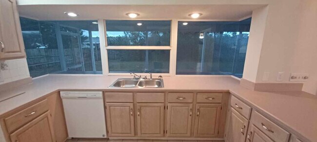 Building Photo - 150 NW Byron St