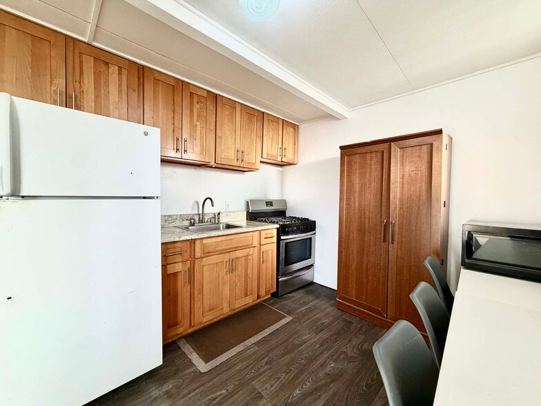 Building Photo - 1576 Elua St