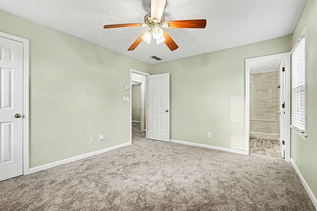 Building Photo - 3030 Green Meadow Ln