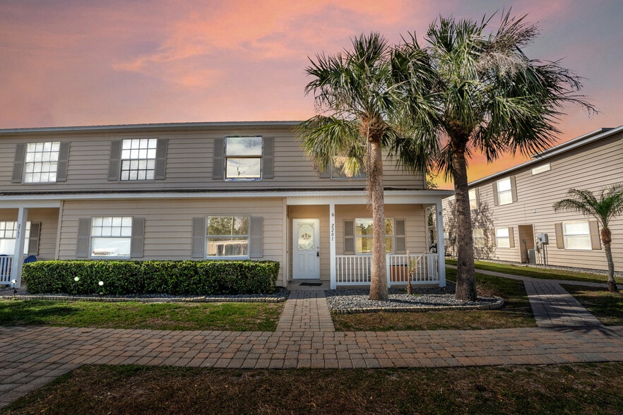 Primary Photo - Royal Villas