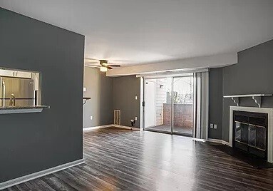 Building Photo - 200 Spring Maiden Ct