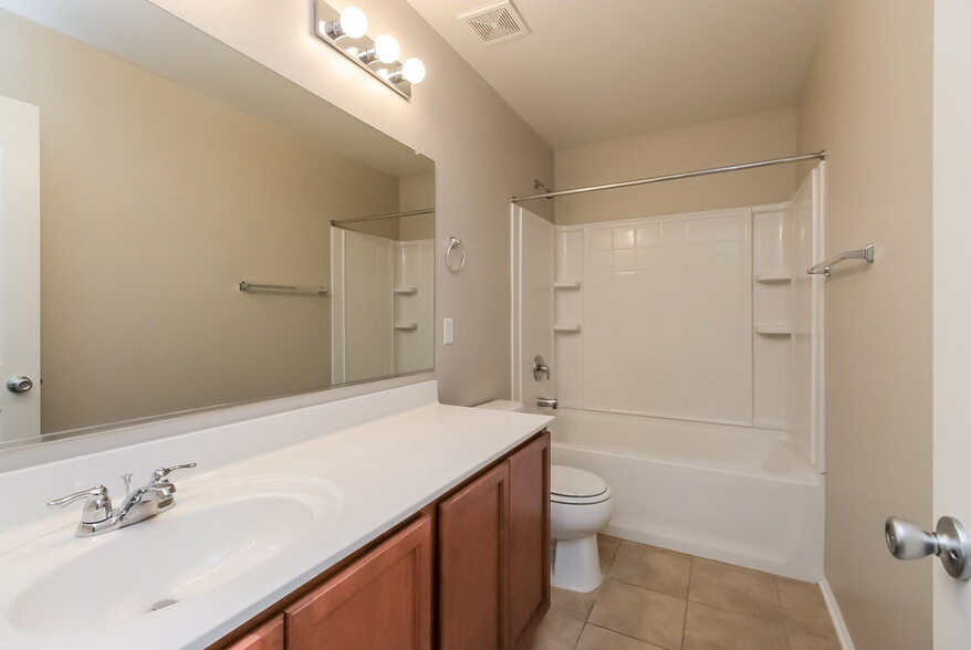 Building Photo - 4824 N 110th Ln