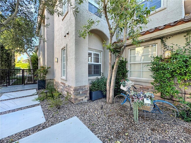 Building Photo - 1352 Fox Acres Dr