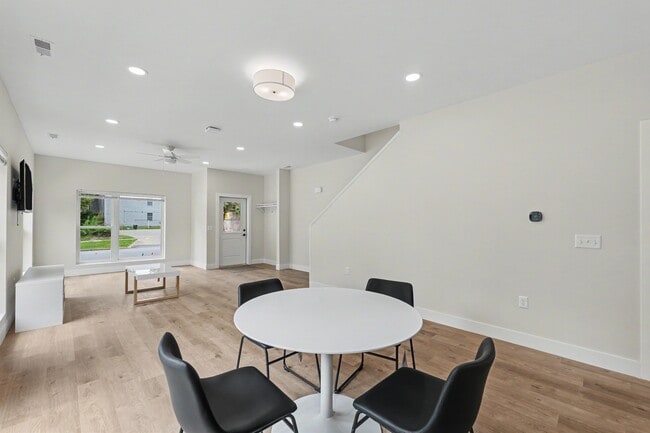 Building Photo - 108 S 5th St