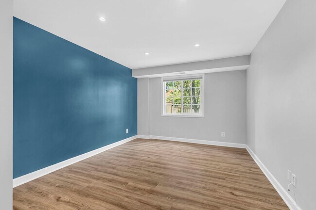 Building Photo - Large, Luxurious 2 Bedroom 2 Bath at Parkside at Alexandria