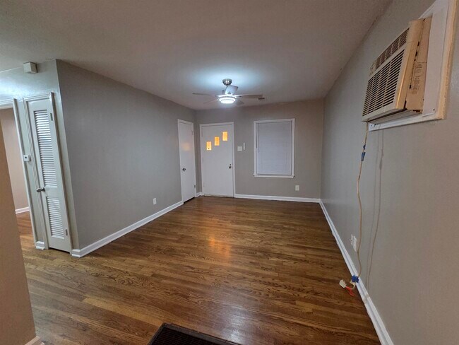 Building Photo - 1706 Echles St