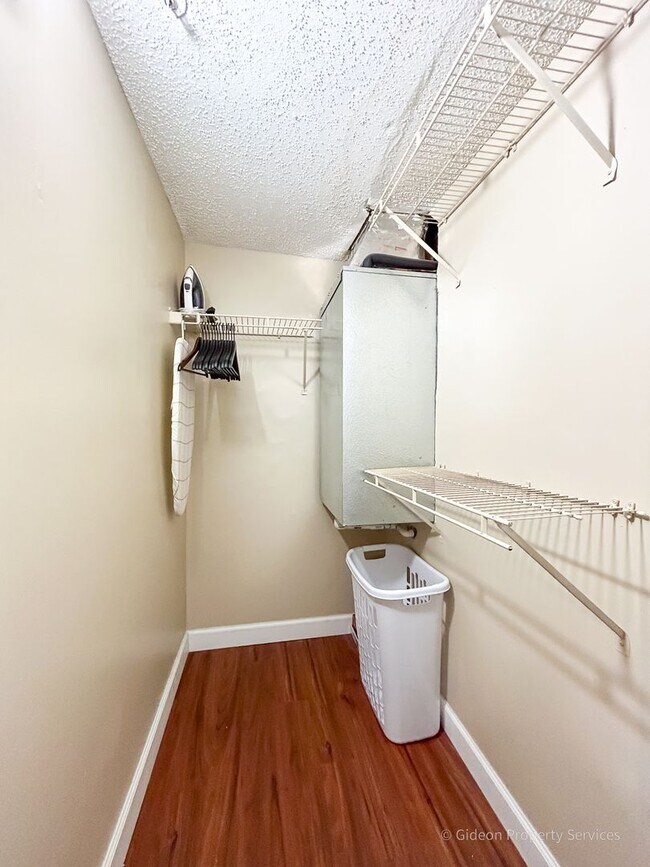 Building Photo - Beautiful 4/4 Condo in University Terrace