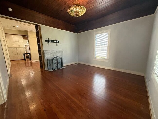 Building Photo - Pensacola - East Hill / Downtown - 4 bedro...