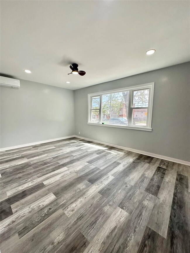 Building Photo - 18605 140th Ave