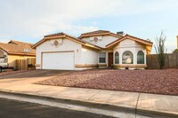 Building Photo - SPACIOUS 3-BEDROOM HOME WITH MOUNTAIN AND ...