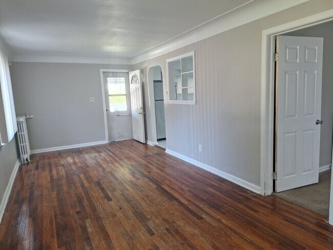 Building Photo - Harper Woods bungalow