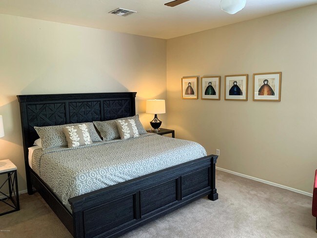 Building Photo - 4365 N Sunset Cliff Dr