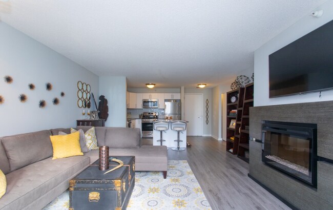 Primary Photo - 575 N State St