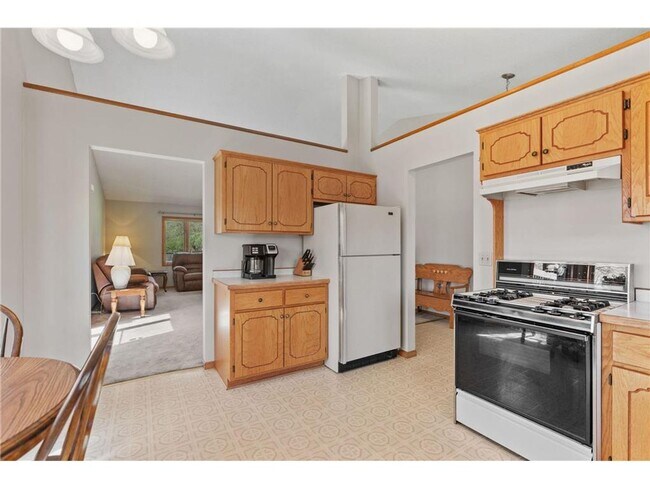 Building Photo - Stunning home located in the heart of Apple Valley *3 bed*2bath Available 10/1!