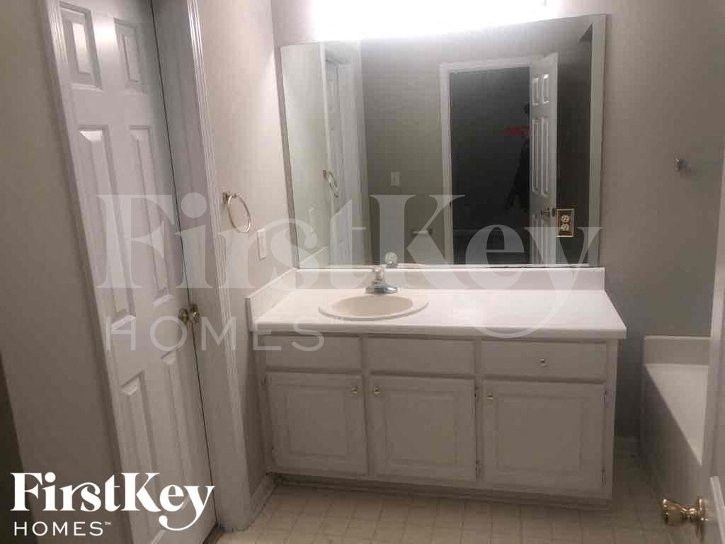 Building Photo - 319 Hills Point Rd