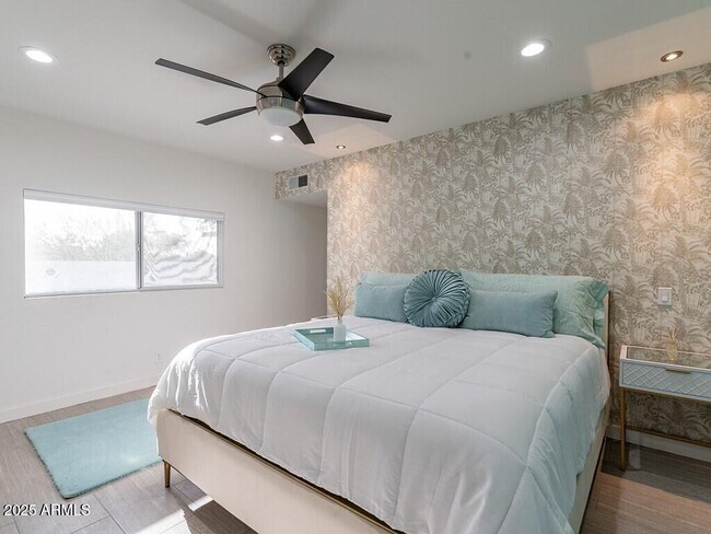 Building Photo - 3302 E Turquoise Ave