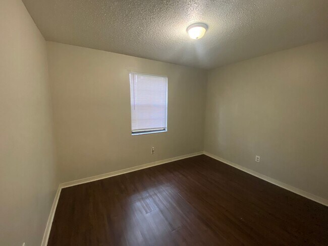 Building Photo - 469 Crabapple Ct