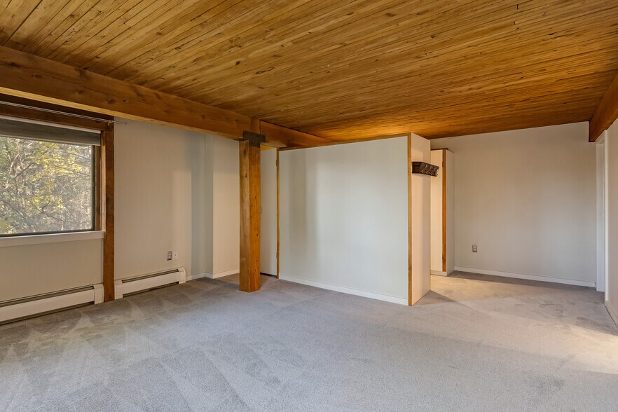 Building Photo - 122 Redrock Dr