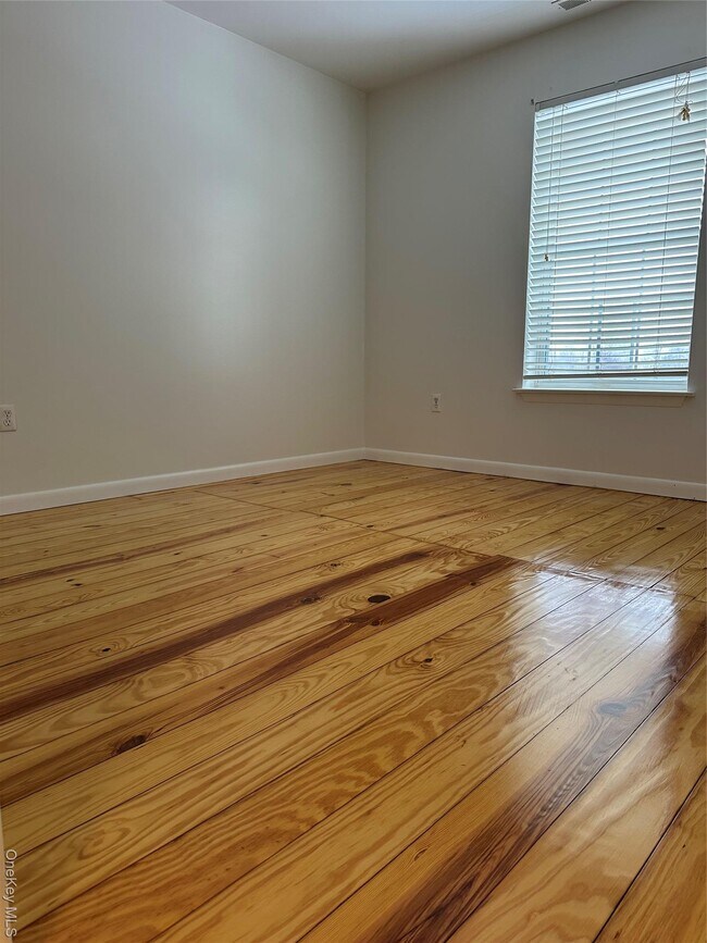 Building Photo - 4 Marian Ct