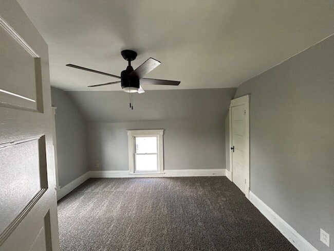 Building Photo - 3 Bed - 1 Bath Single Family Home in Elyria