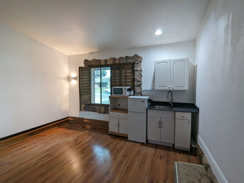 Building Photo - 12690 Woodward Dr