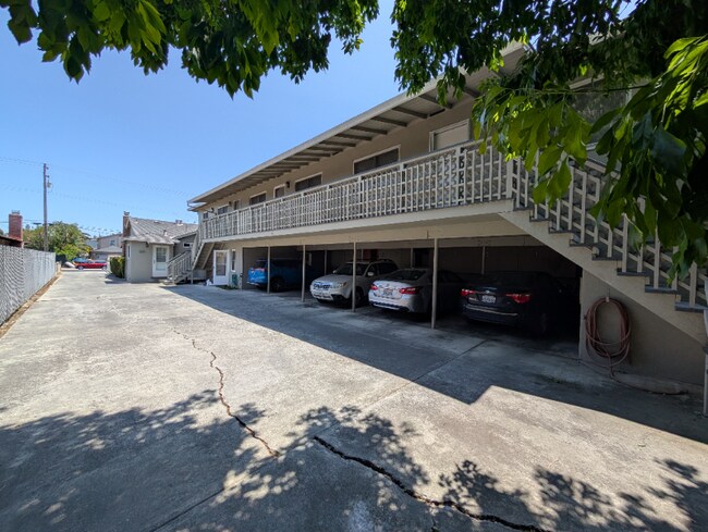 Building Photo - 4224 Cheeney St