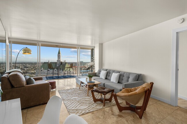 Building Photo - 700 E Ocean Blvd