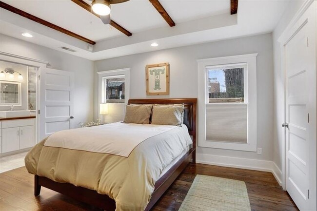 Building Photo - 87 Chester Ave SE