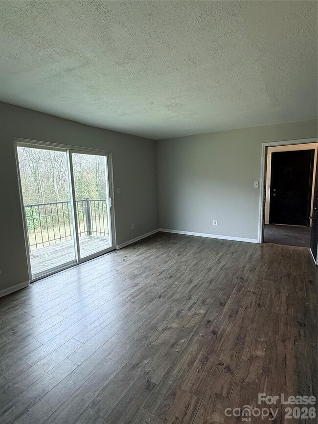 Building Photo - 702 Farmhurst Dr