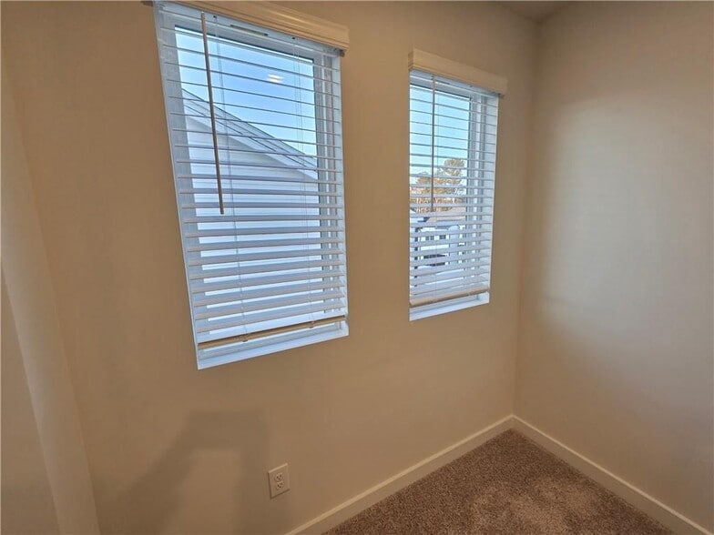 Building Photo - 1712 Harper Lily Ln