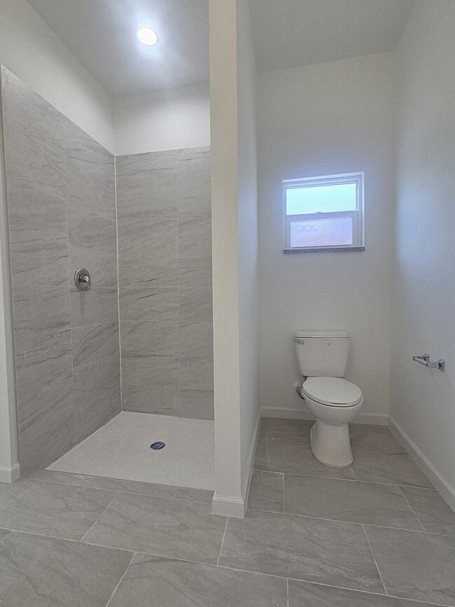 Building Photo - Brand new 4/2/2  House