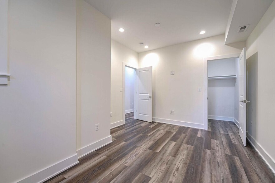Building Photo - 3453 Holmead Pl NW