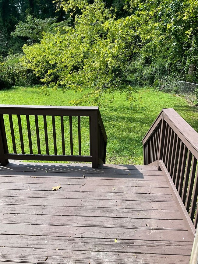 Building Photo - 125 20th Ave NE