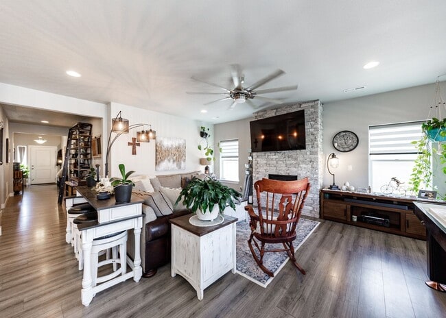 Building Photo - Luxury Ranch-Style Home for Rent | Wolf Ranch | D20 Schools | Pikes Peak Views