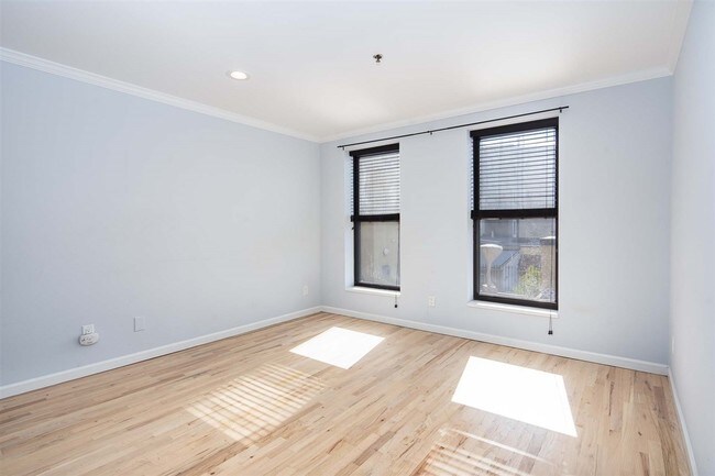 Building Photo - 457 2nd St
