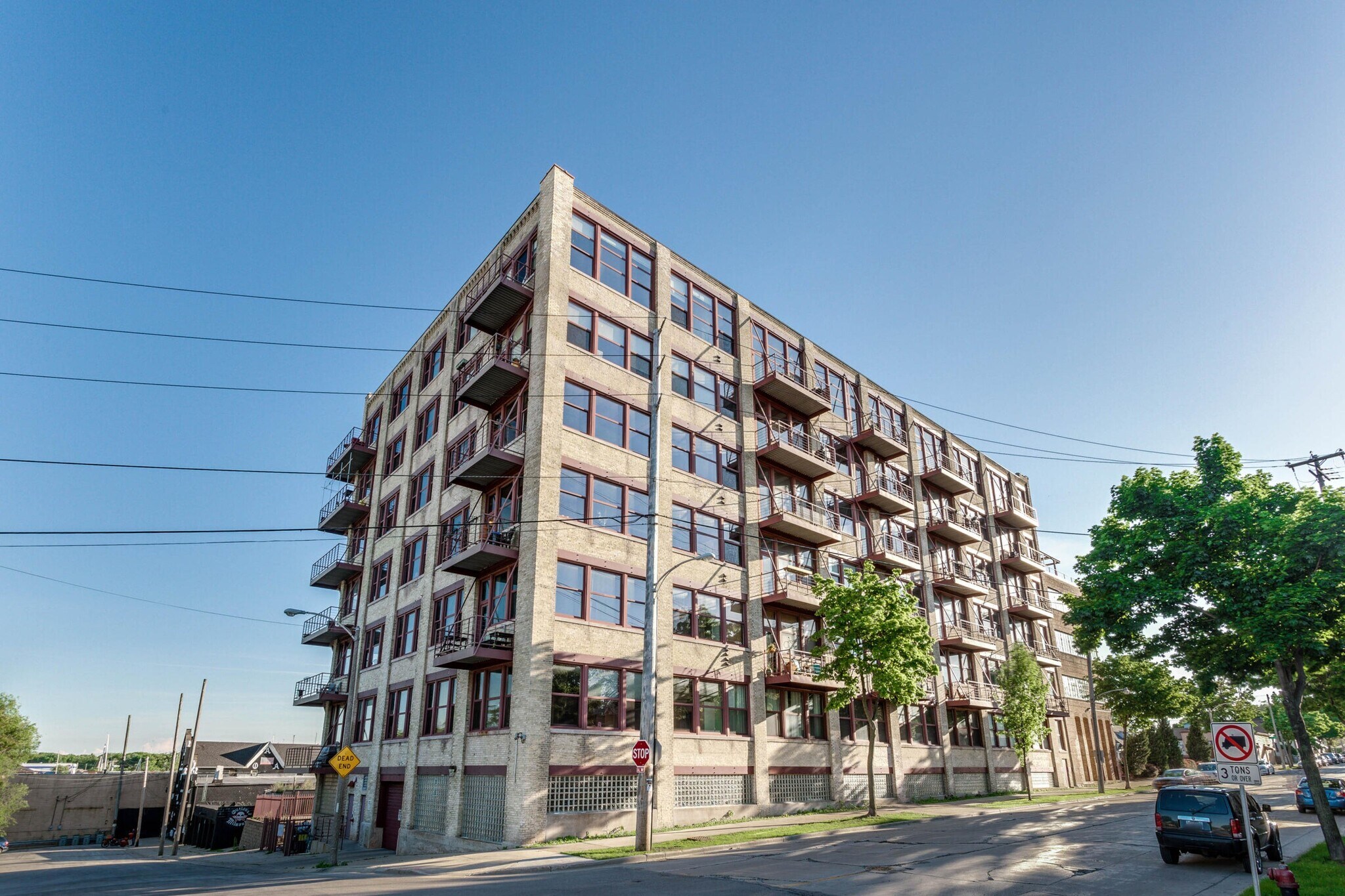 Parts House Lofts - 215 W Maple St