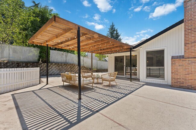 Building Photo - Stylish 3BR Beaverton Ranch w/ RV Parking & Hot Tub