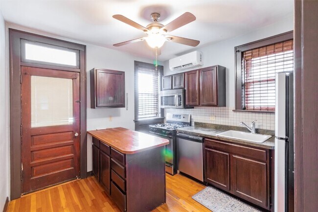 Building Photo - 4989 Tholozan Ave