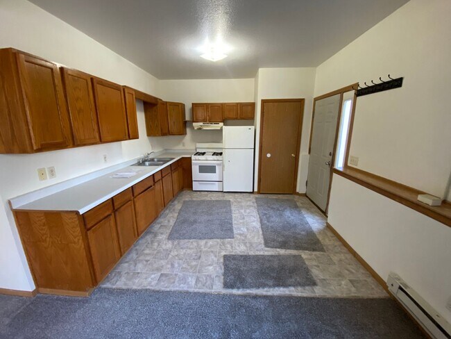 Building Photo - Large 2 Bedroom in Faribault