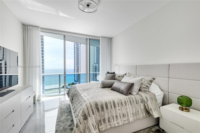 Building Photo - 17550 Collins Ave