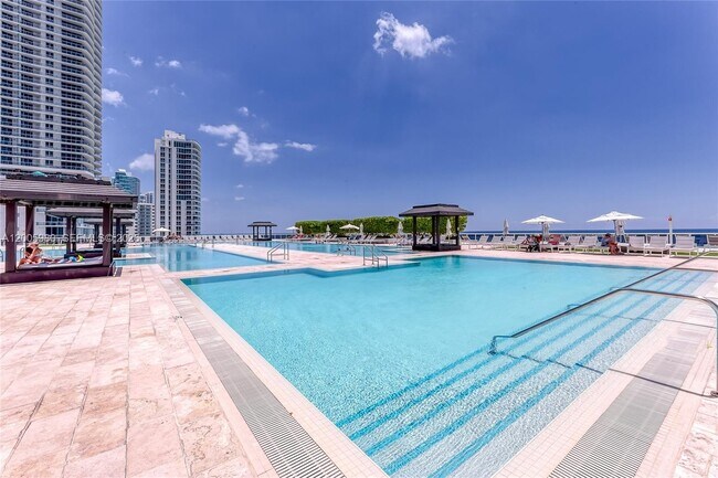 Building Photo - 1830 S Ocean Dr