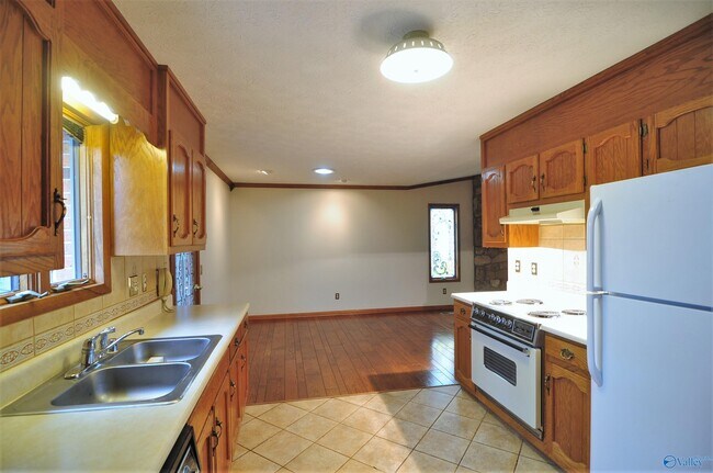 Building Photo - 1071 Sandy Springs Rd NW